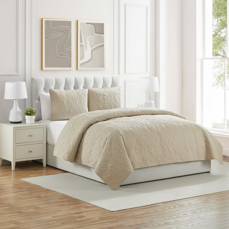Seashell Microfiber 3 Piece Quilt Set, Queen Quilt + 2 Standard Shams, Taupe