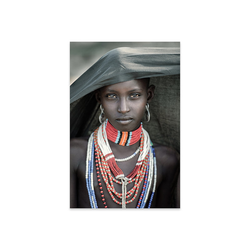 «Arbore Tribes Girl» par Trevor Cole - photographie sans cadre, H 24 po x l 16 po x P 0,25 po