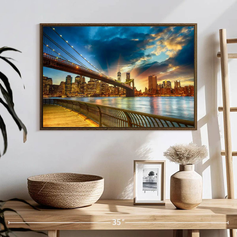 Spectaculaire coucher de soleil à Manhattan, 25 po x 17 po, Cadre flottant noyer