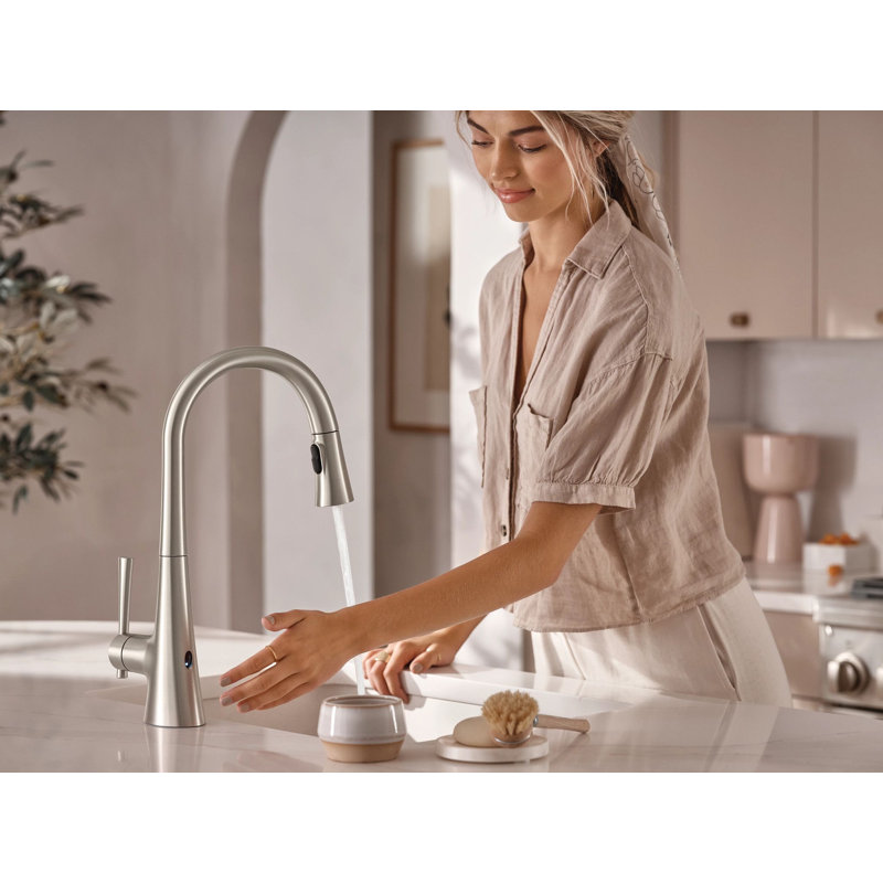 Robinet de cuisine à poignée simple Moen Kurv avec technologie Power Clean, Acier inoxydable résistant aux taches