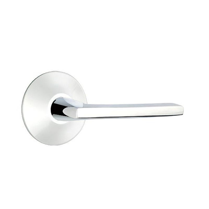 Poignée de porte Helios Passage (Hall & Closet) avec rosette, Droite, Chrome poli