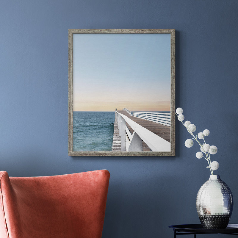 «Day at the Pier», toile encadrée de qualité supérieure - prête à être accrochée, Argent patiné, H 24 po x l 20 po