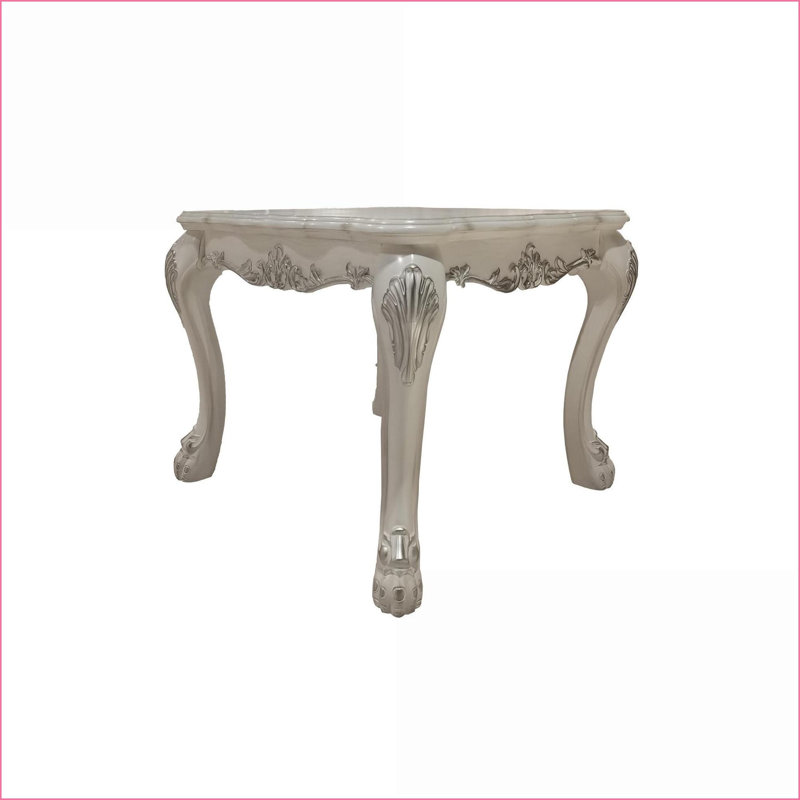 Table basse traditionnelle en os blanc avec pattes surdimensionnées, plateau spacieux pour lampes et décor