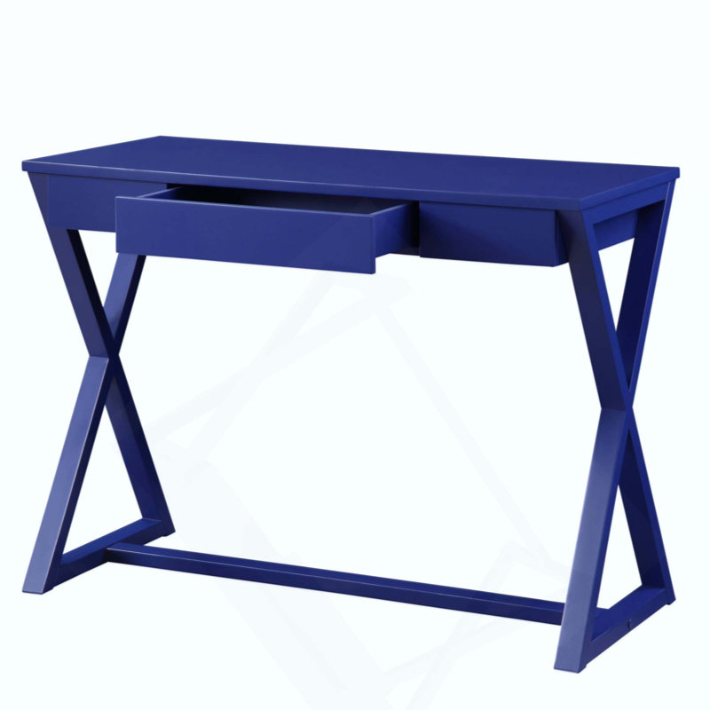 Élégant bureau d'écriture avec plateau spacieux et base en X durable, parfait pour les espaces de travail modernes.