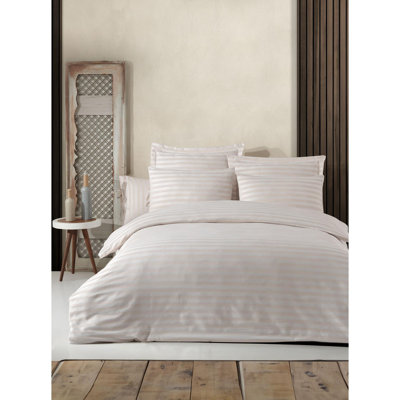 Quiltisse Bedspread with Pillowcases Included