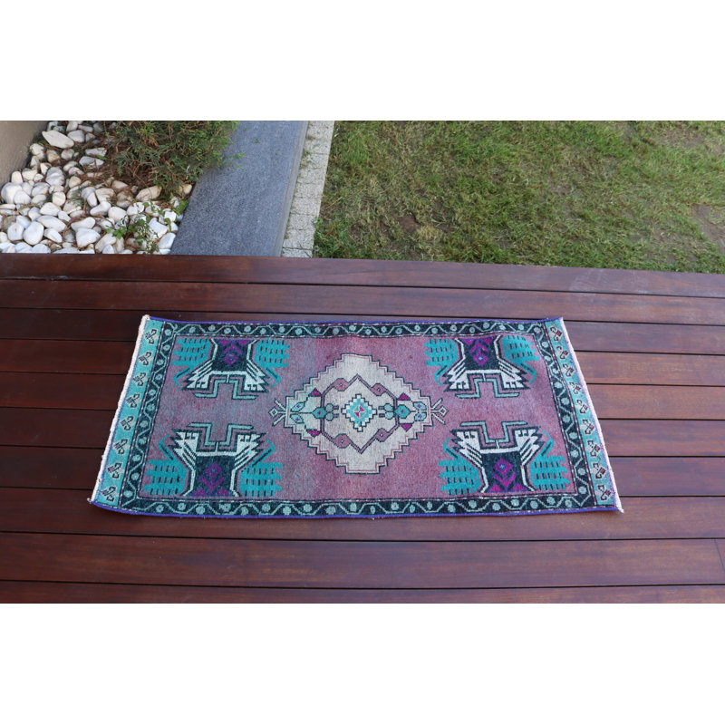 Tapis turc rétro tissé à la main idéal pour la décoration bohémienne comme petit tapis de sol ou tapis pastel