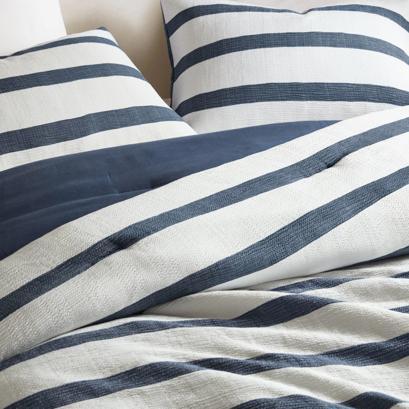 Édredon rayé à 3 teintes pour lit double / grand lit, aspect froissé doux, rembourrage intégral, revers en microfibre brossée, esthétique côtière contemporaine bleue,