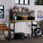Établi réglable avec panneau perforé, établi en bois robuste avec roues, 1 600 lb Capacité de charge, établi roulant avec prise CA / USB, crochets, tablette, garage, atelier, bureau, maison.