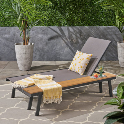 Chaise longue inclinable avec table
