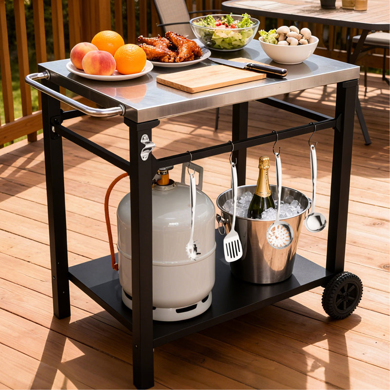 Chariot de barbecue extérieur à 2 niveaux, plateau en acier inoxydable, structure noire, grandes roues, crochets pour ustensiles, table de préparation de barbecue mobile pour terrasse, jardin, support pour four à pizza, grand chariot de rangement inférieur, et