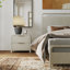 Ensemble de chambre à coucher 5 pièces avec lit à panneaux, commode, miroir, table de chevet et commode Croskey-443976100