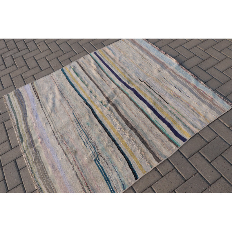 Tapis turc rayé tissé à la main dans des tons pastel, parfait pour un décor bohème dans les salons et comme tapis de sol