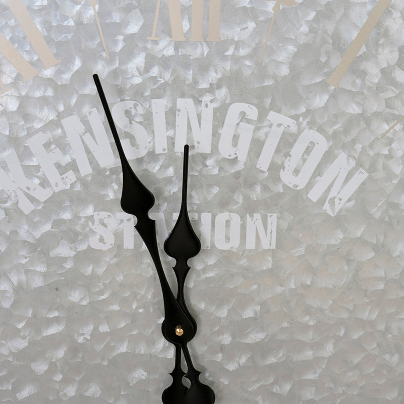 Très grande horloge murale D32.3 "avec cadre en bois de sapin