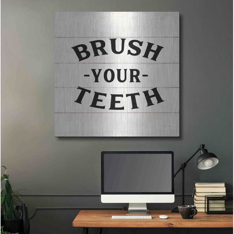 Art mural en métal Trinx «Shiplap Bath III Less Distress» par Sue Schlabach, H 36 po x l 36 po