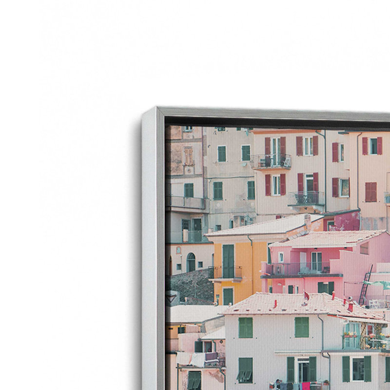 «Pastel Village», reproduction sur toile, Cadre en chrome poli, H 12,75 po x l 18,75 po x P 1,75 po
