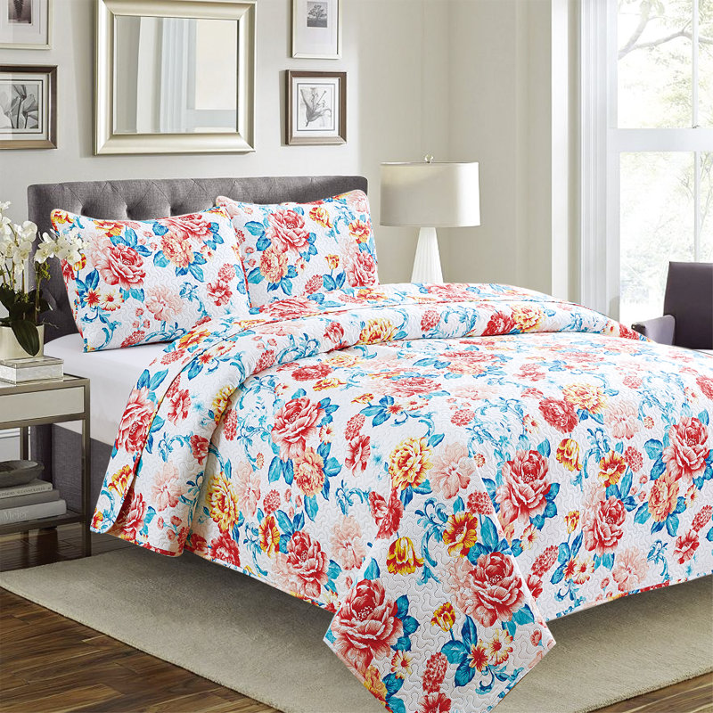 Luna Polyester Percale Floral Quilt, Queen Quilt + 2 Standard Shams