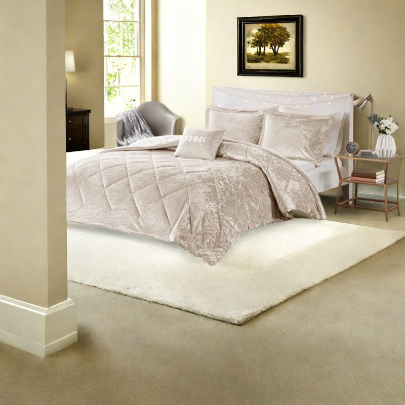 Luxurious Bedding Set, Polyester Comfort, Home Elegance