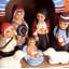 Ensemble de crèche en céramique de noël dans l’église stone