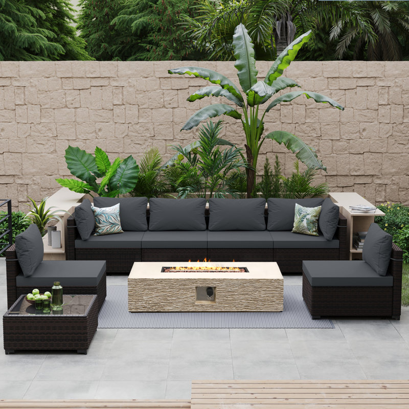 Ensemble de conversation de patio en rotin 8 pièces avec coussins et table de foyer extérieur de 56 pouces, Gris foncé