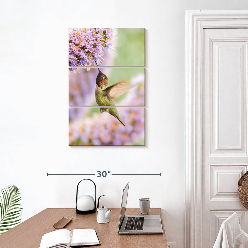 Brampt nourrissant le colibri Anna, H 65 po x l 42 po
