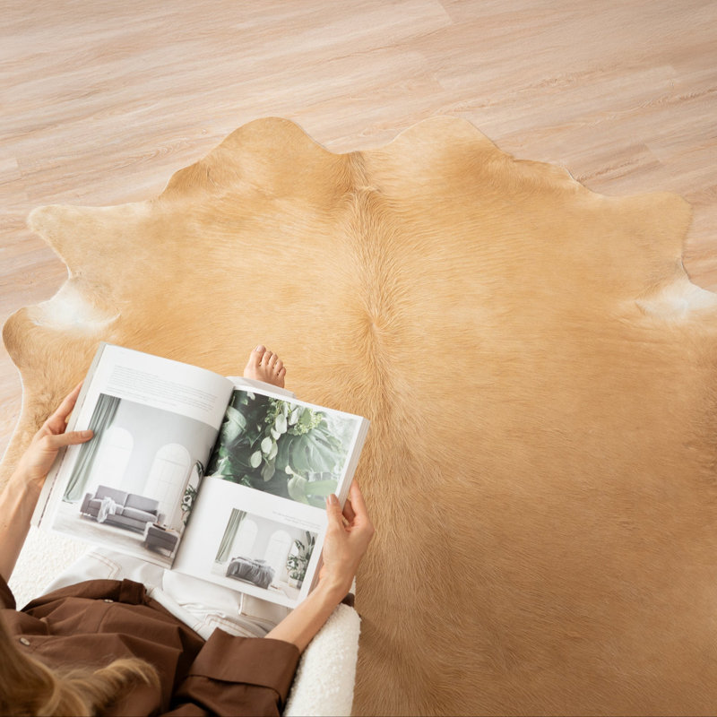 Beige Cowhide Rug, Novelty 6' x 7'