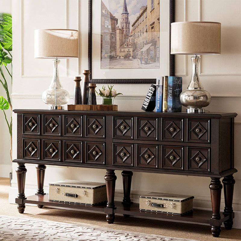 Buffet Sushanth, Noyer noir