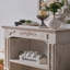 Foyer autoportant en bois massif beige
