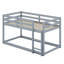 Lit mezzanine simple au-dessus d'un lit simple en bois massif avec échelle-105501994