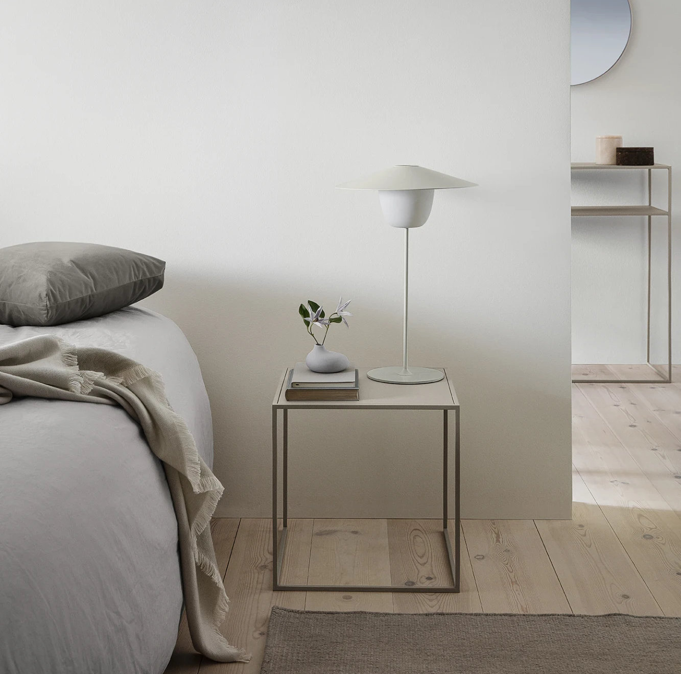 Nona Porcelain Table Vase, Microchip