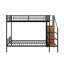 Lit superposé simple au-dessus d'un lit double en métal avec étagères grillagées, échelle de rangement et garde-robe