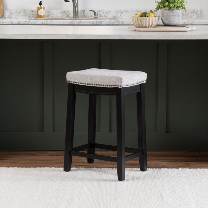 Tabouret en bois massif avec siège rembourré Bartonville, Tabouret de comptoir (assise à une hauteur de 26,