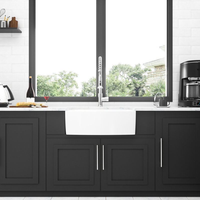 Évier en céramique blanc de 24 pouces avec cuve simple à bord arqué et tablier frontal pour une ambiance élégante et un intérieur élégant