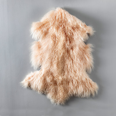 Tapis rose en fourrure d'agneau de Mongolie