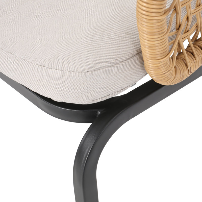 CHAISE ARIAS