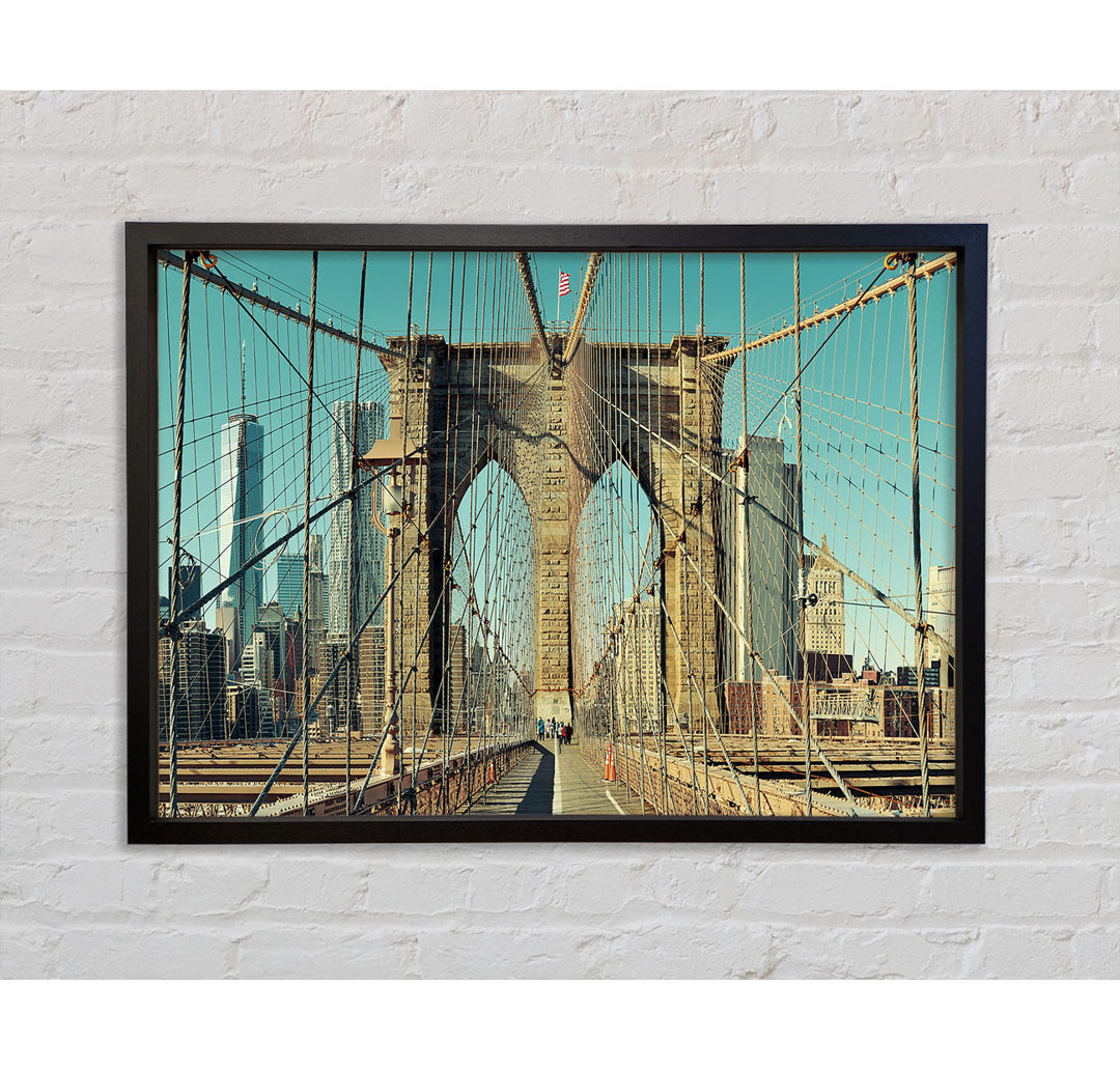 Walking Through The Brooklyn Bridge - Einzelne Bilderrahmen Kunstdrucke auf Leinwand