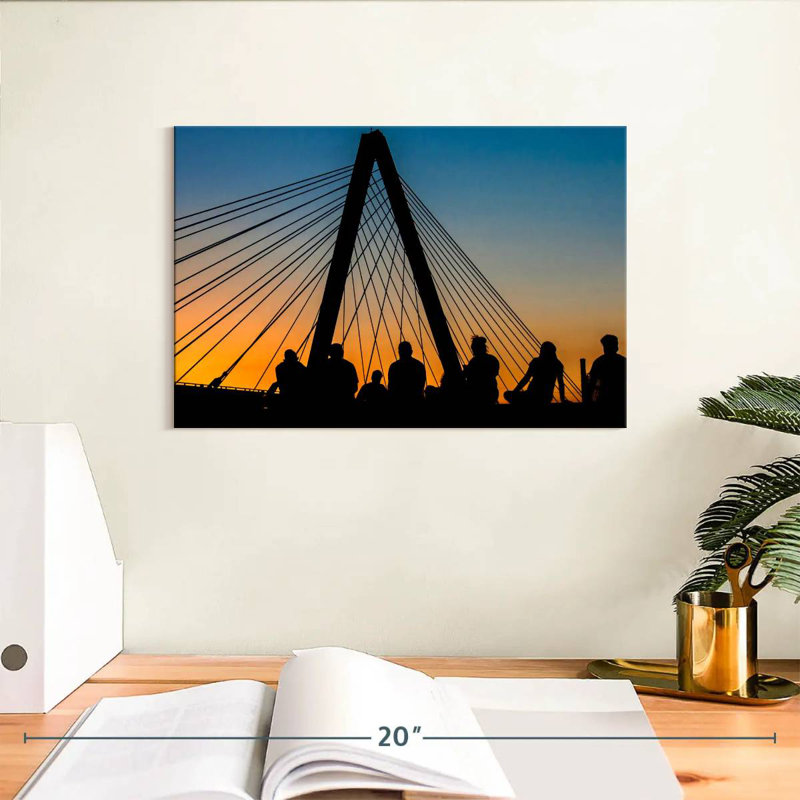 Silhouette de pont Lilie Bond
