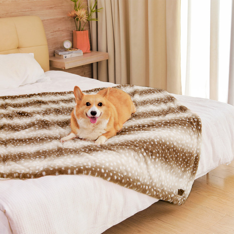 Couverture réversible en fausse fourrure pour animaux de compagnie / Jeté de lit imperméable avec imprimé de cerf pour chiens et chats