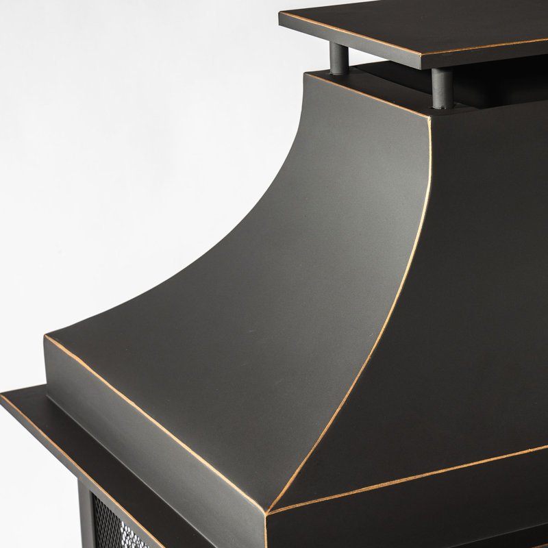 Foyer au bois en acier noir mat pour des soirées extérieures chaudes et douillettes