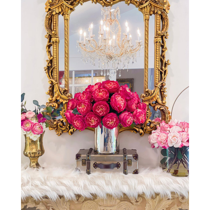 Grand arrangement de fausses fleurs de Austin