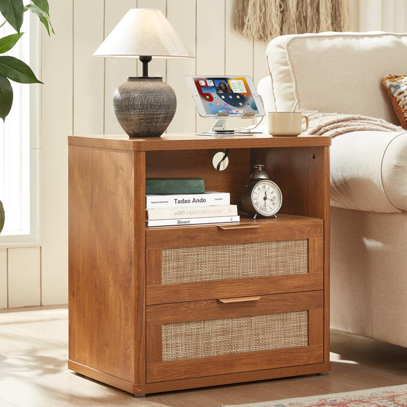 Table de chevet en rotin de 23 po avec station de charge, table de chevet en bois avec deux tiroirs et tablette ouverte, armoire de rangement bohémienne pour chambre à coucher et salon