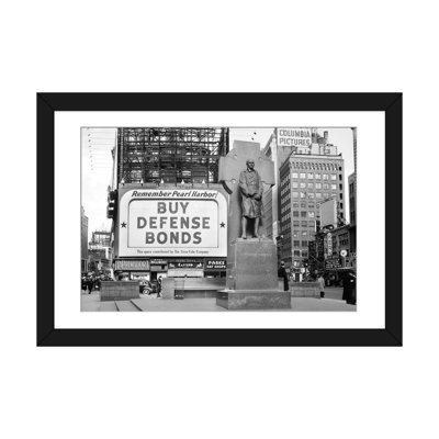 «1940s Buy Defence Bonds Billboard at Statue of Father Duffy of the Fighting 69th of World War I at Times Square New York City», reproduction de photo sur toile tendue