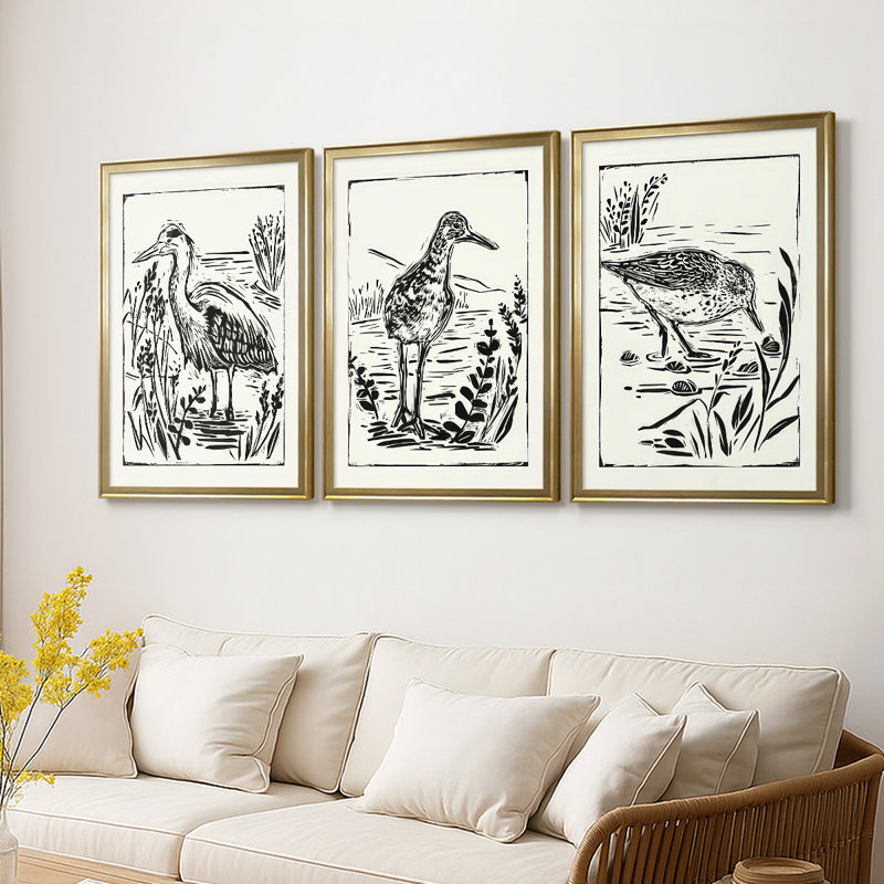 Linocut Style Seabird I - Toile tendue avec châssis sur mesure - 3 pièces, H 19 po x l 45 po, Doré