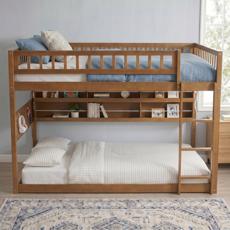 Lit plateforme double en bois massif avec tablettes, lumières à changement de couleur et panneau perforé, Brun