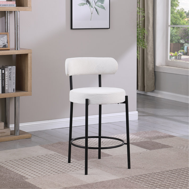 Ensemble de 2 tabourets modernes de hauteur comptoir avec tabourets de bar de 26 po de hauteur avec pieds en métal noirs et tabourets ronds à dossier bas avec repose-pieds pour la salle à manger, blanc