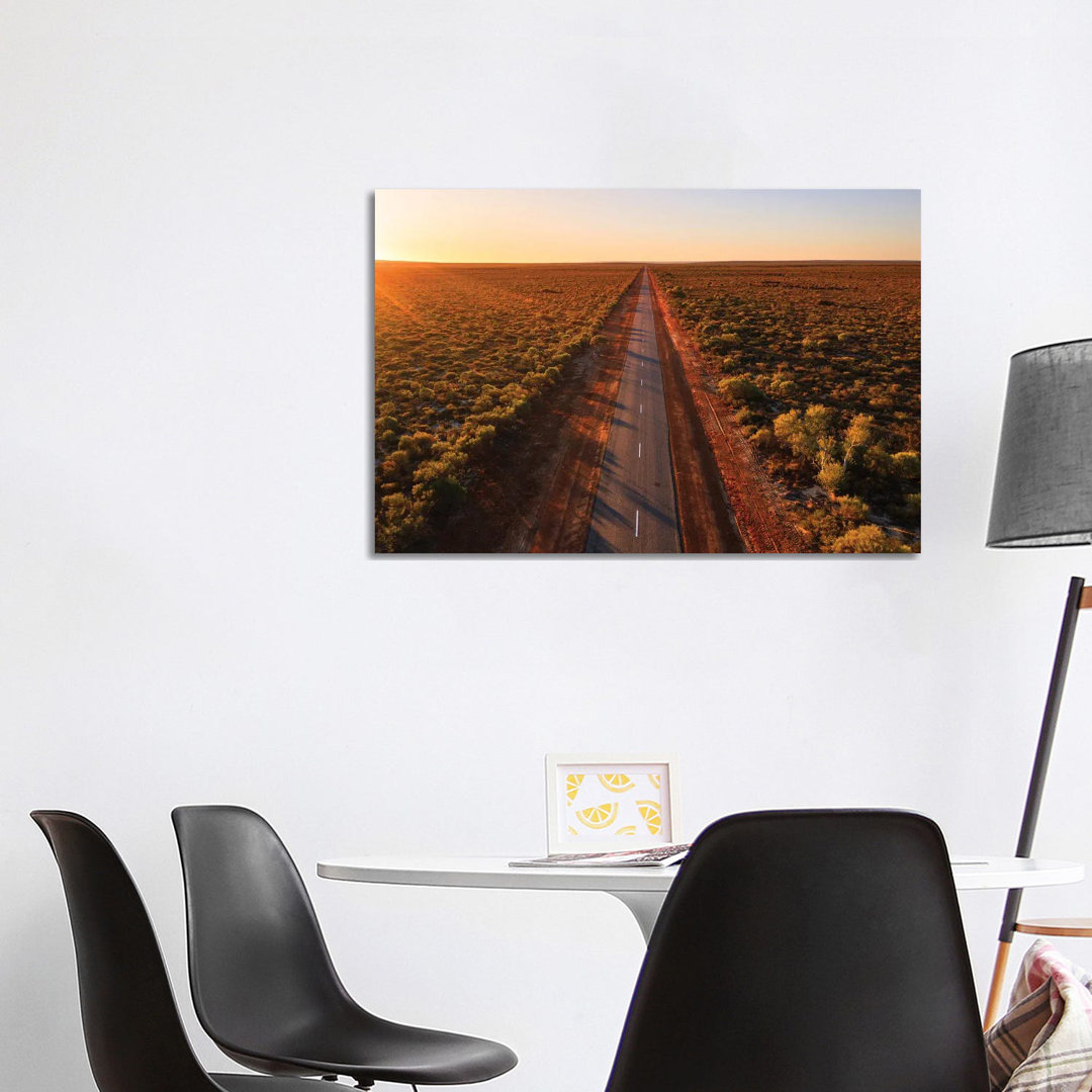 Highway In The Outback, Western Australia von Matteo Colombo - Giclée auf Leinwand ohne Rahmen