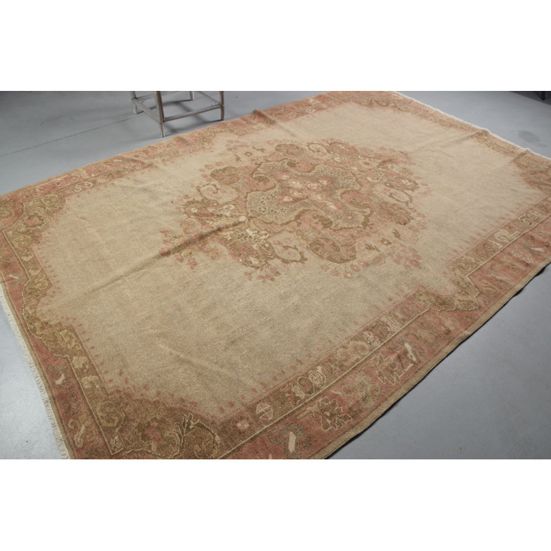 Tapis turc beige avec motif médaillon complexe pour une décoration intérieure élégante