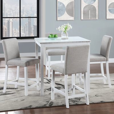Élégante table de salle à manger à 5 comptoirs en blanc. Table carrée avec décoration en cristal. Bois massif et construction blanche 5 pièces Nuance. Garniture.