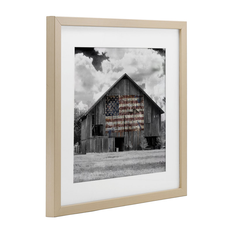 Drapeau des États-Unis, impression de grange monochrome encadrée sous verre, design par Decent Exposures, H 13 po x l 13 po