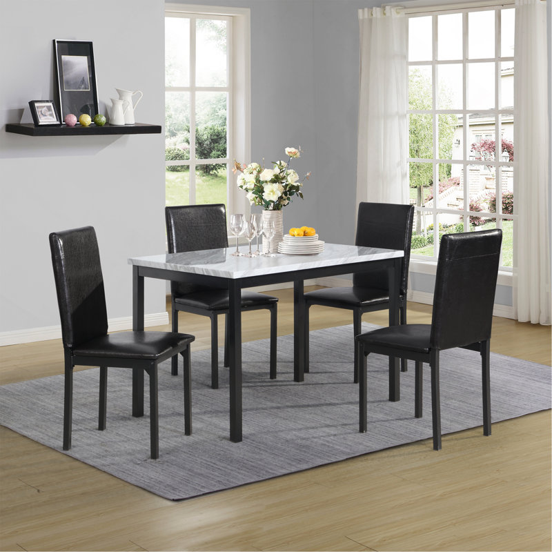 Ensemble de coin-repas en métal 5 pièces avec plateau en faux marbre blanc cassé Citico, 4 chaises noires
