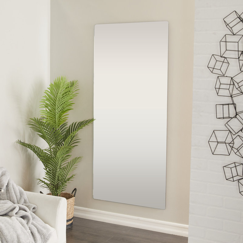 Miroir mural en métal argenté Aplin CosmoLiving par Cosmopolitan 32 po x 0 po x 71 po